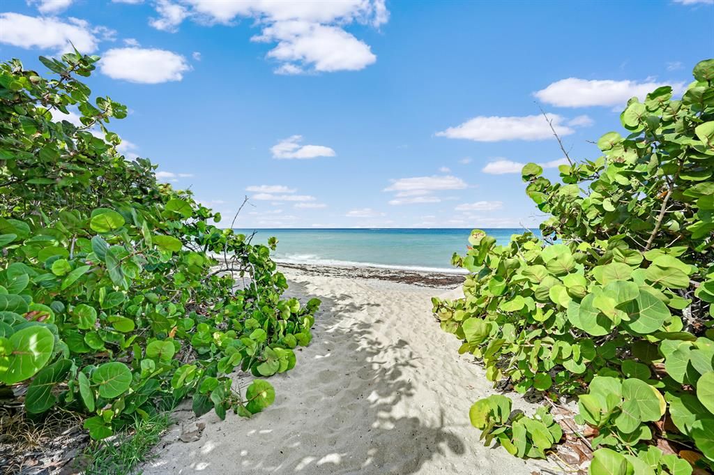 Photo of 1300 S Highway A1a #624, Jupiter, FL 33477 (MLS # R10812646)
