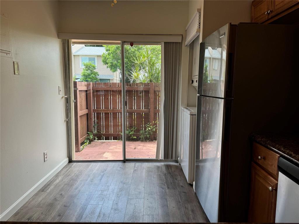 LAKEWOOD EAST SEC 1 - Residential Lease