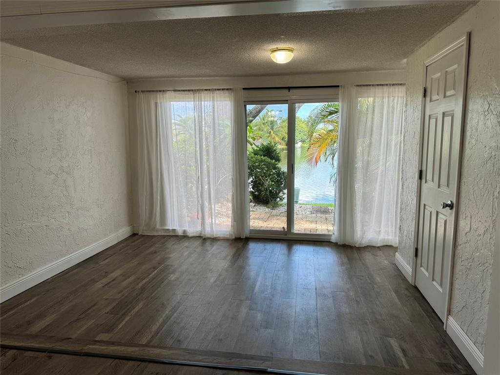 LAKEWOOD EAST SEC 1 - Residential Lease