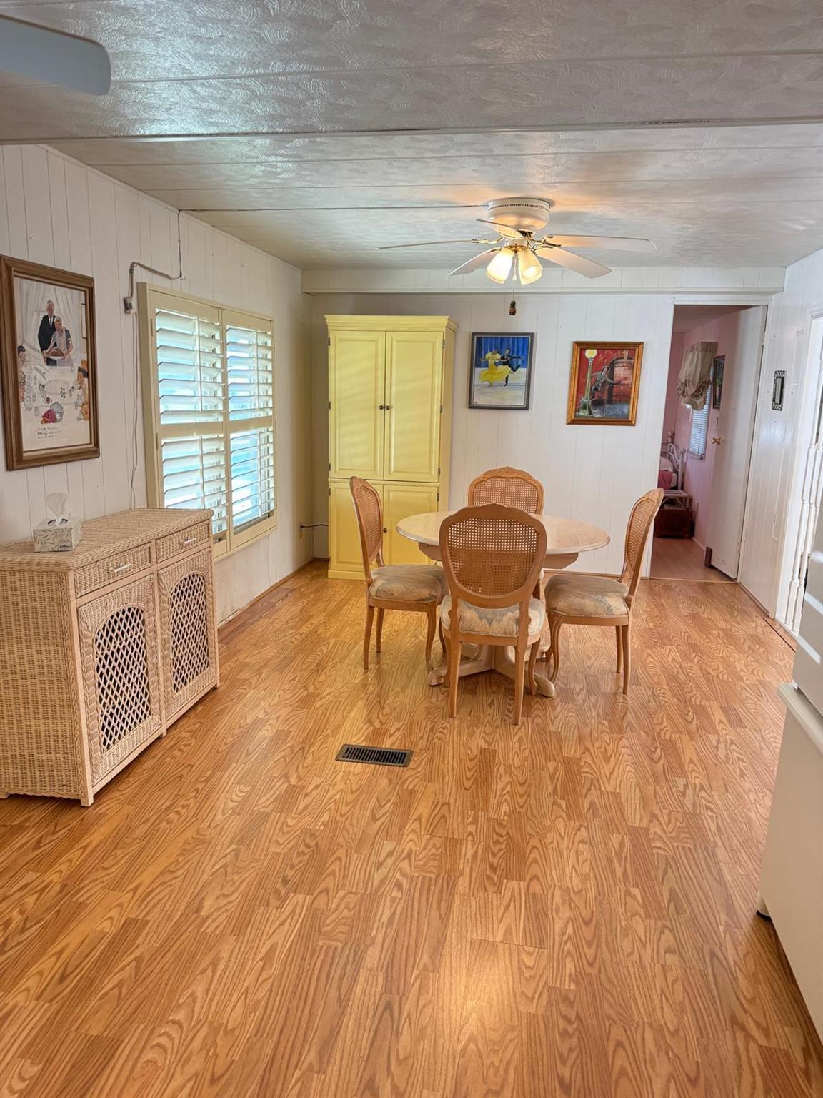 WOODBRIDGE MOBILE VILLAGE - Residential