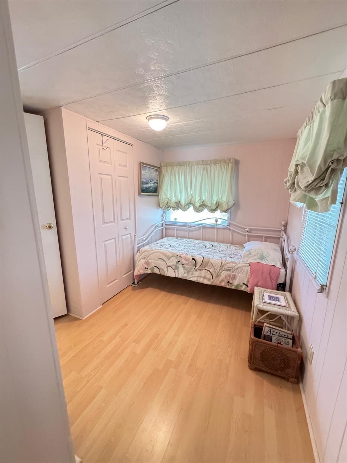 WOODBRIDGE MOBILE VILLAGE - Residential