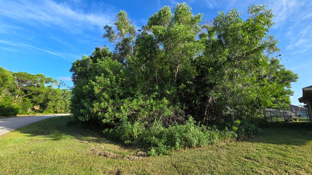 Photo of 1692 SE BLACKWELL Drive, Port Saint Lucie, FL 34952 (MLS # B26064850)