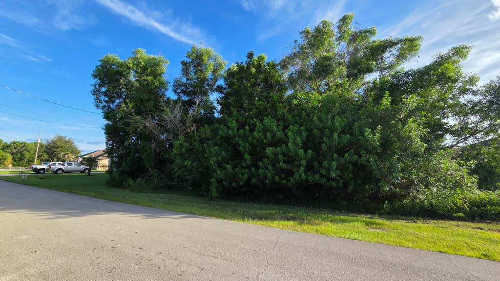 Photo of 1692 SE BLACKWELL Drive, Port Saint Lucie, FL 34952 (MLS # B26064850)