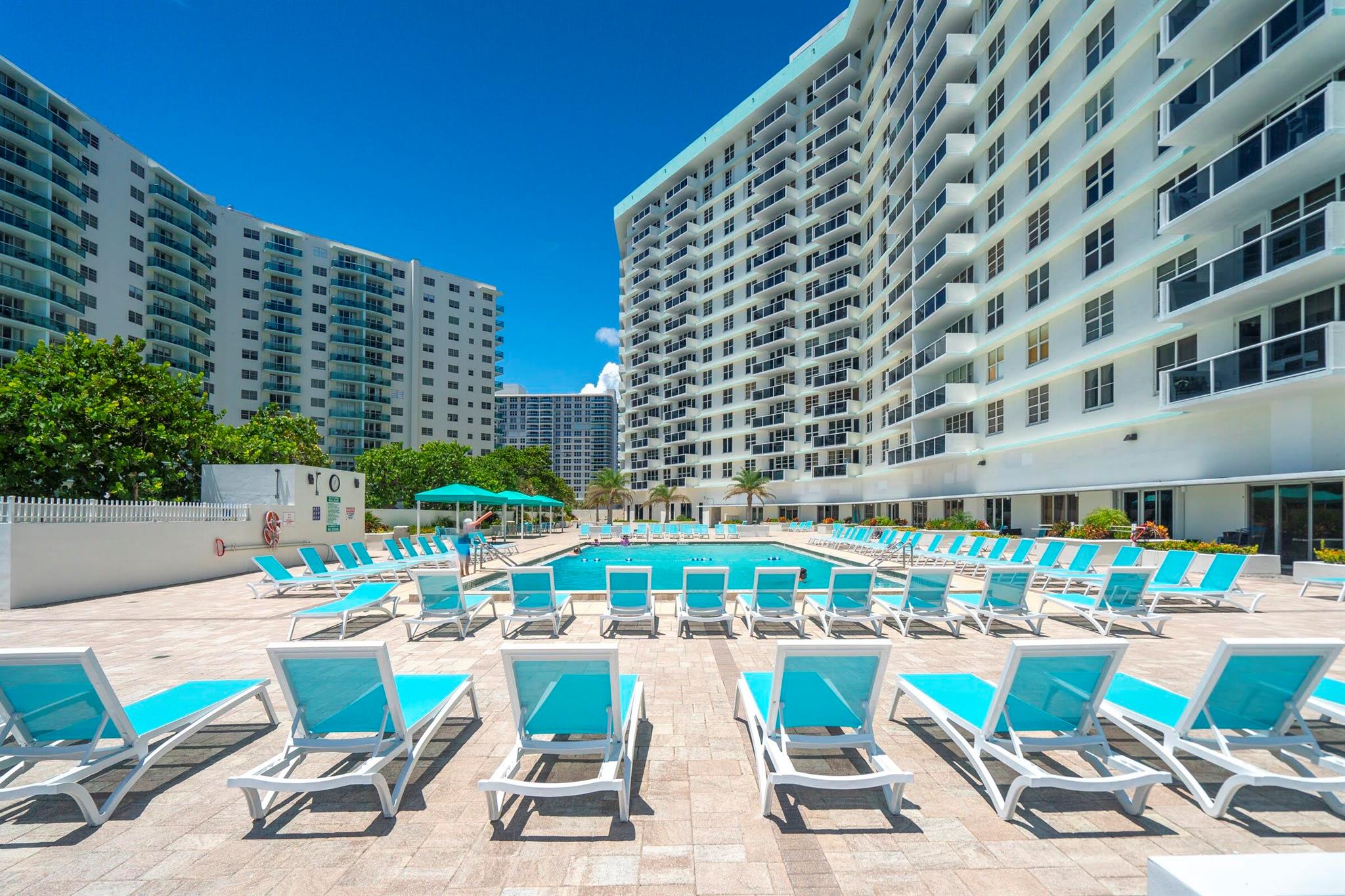 Hollywood, Florida 33019, United States, 1 Bedroom Bedrooms, ,2 BathroomsBathrooms,Residential,Active,209465