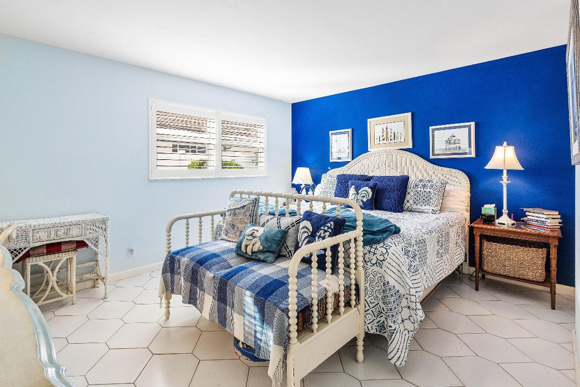 COLONIAL RIDGE CORP - Residential