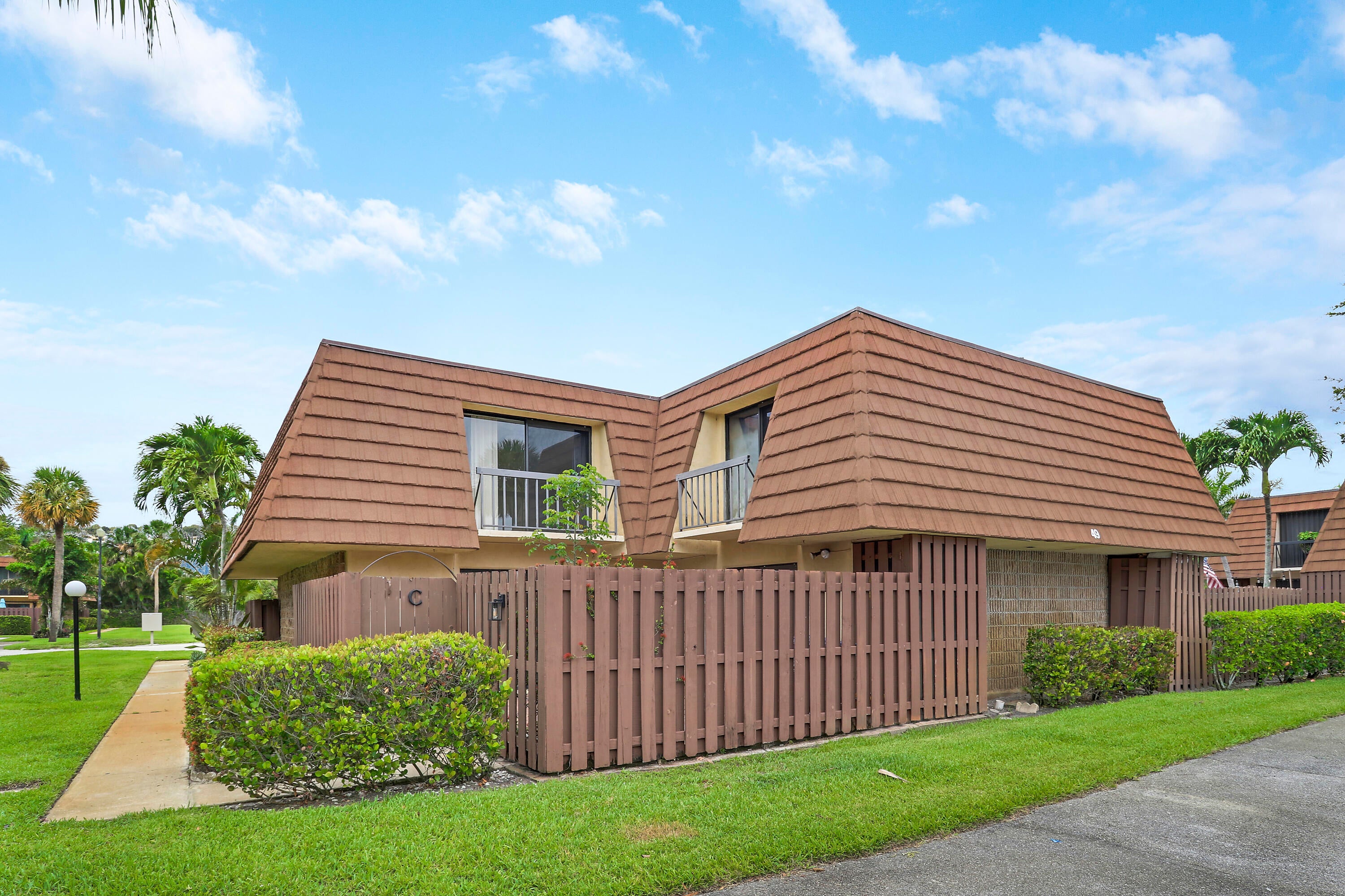 825 Center Street 49c