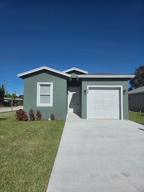 Photo of 712 N 24TH N Street, Fort Pierce, FL 34950 (MLS # B26084975)