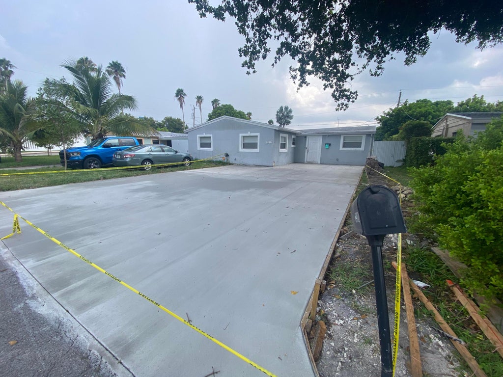 Photo of 6910 SW 24TH Street, Miramar, FL 33023 (MLS # B26071591)