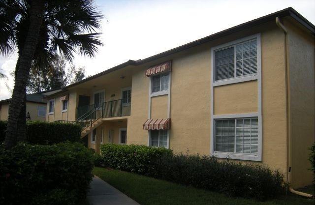 LARGE, SPACIOUS 2/2 WATERFRONT W/ UPDATED EAT-IN KITCHEN (GRANITE COUNTERTOPS) & BATHS; TILE
THROUGHOUT; FLAT SCREEN TV'S IN MASTER & LIVING ROOM; CEILING FANS IN EVERY ROOM; MASTER HAS
WALK-IN CLOSET; VERY LARGE SCREENED, TILED PATIO OVERLOOKING WATER; LAUNDRY ROOM HAS FULL
SIZE WASHER/DRYER; LARGE POOL STEPS FROM FRONT DOOR; 1 ASSIGNED PARKING SPACE W/ PLENTY OF
GUEST SPOTS; CLOSE TO TURNPIKE, I-95, BEACH, SHOPPING & RESTAURANTS. CAN BE RENTED FURNISHED
OR UNFURNISHED.