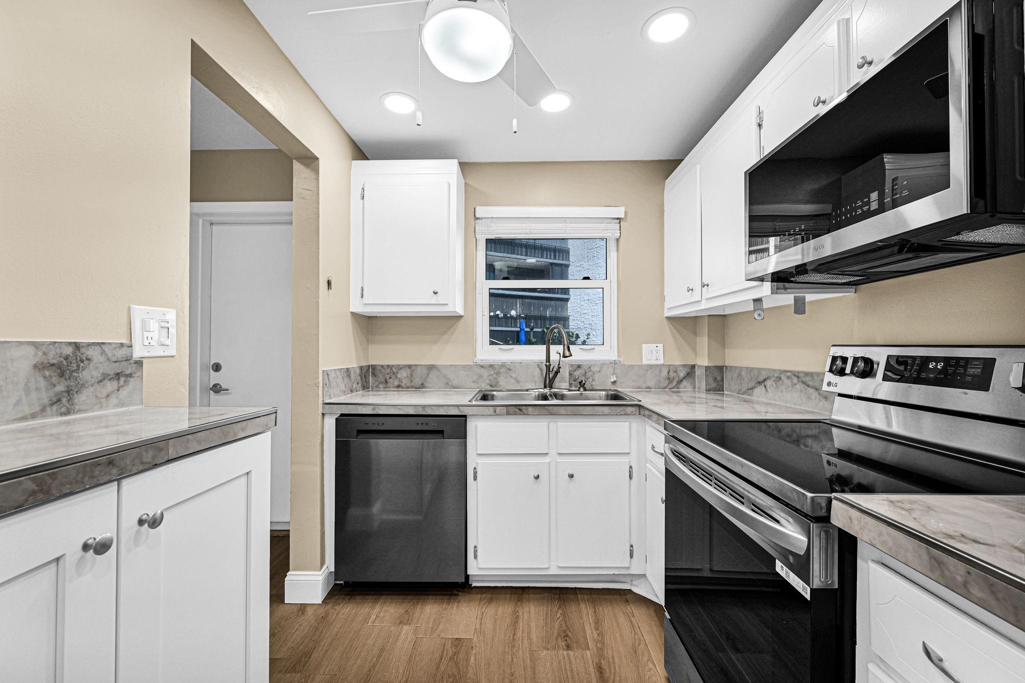 Hillsboro Colonnade Condo - Residential Lease