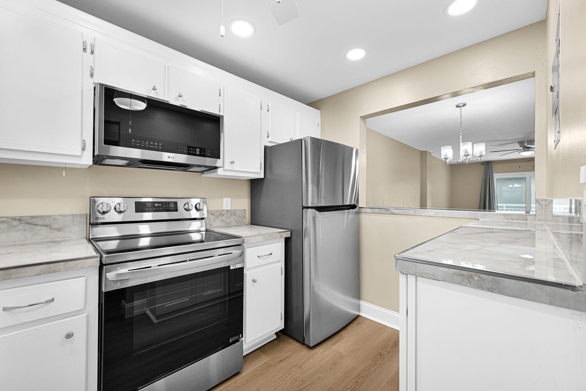 Hillsboro Colonnade Condo - Residential Lease