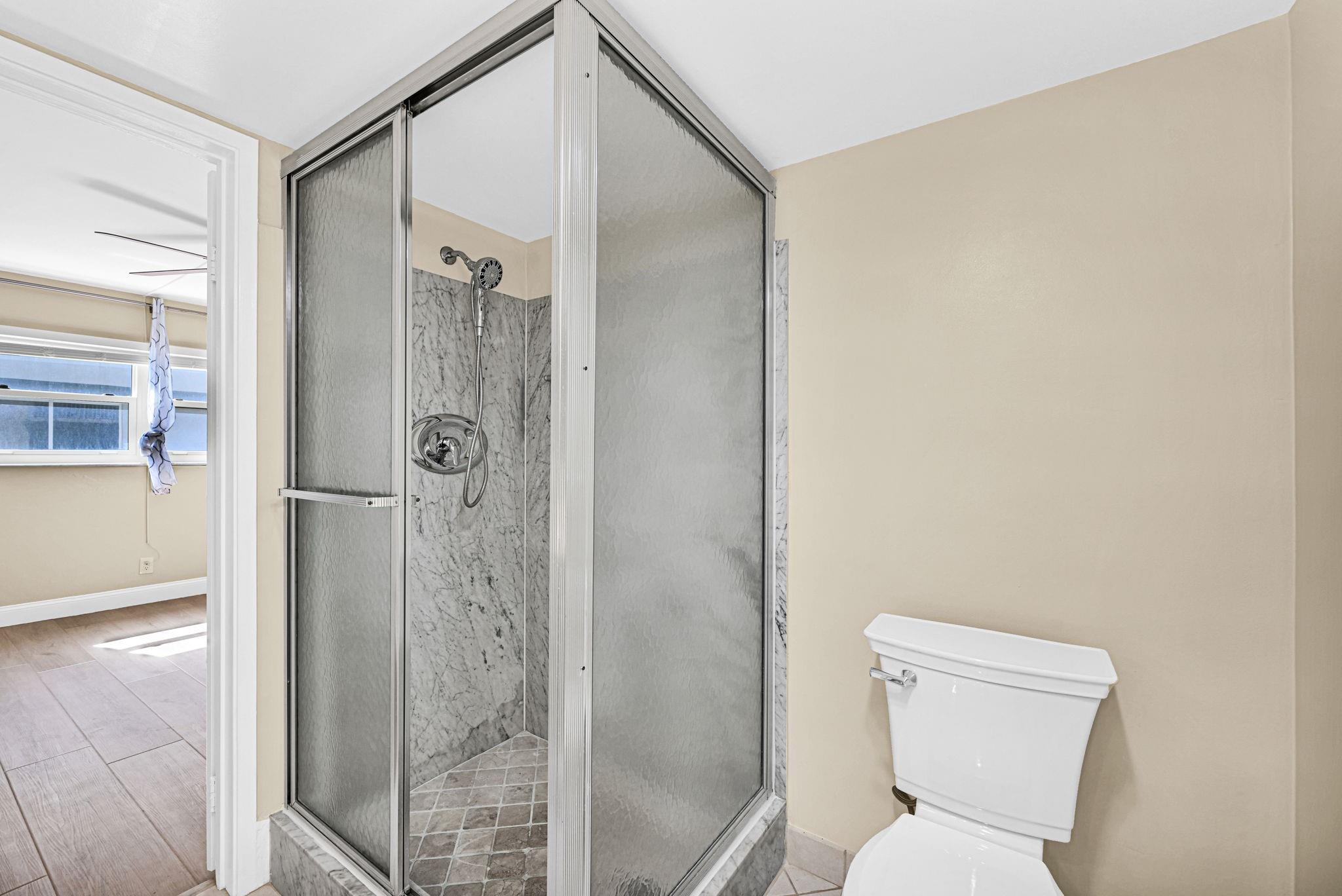 Hillsboro Colonnade Condo - Residential Lease