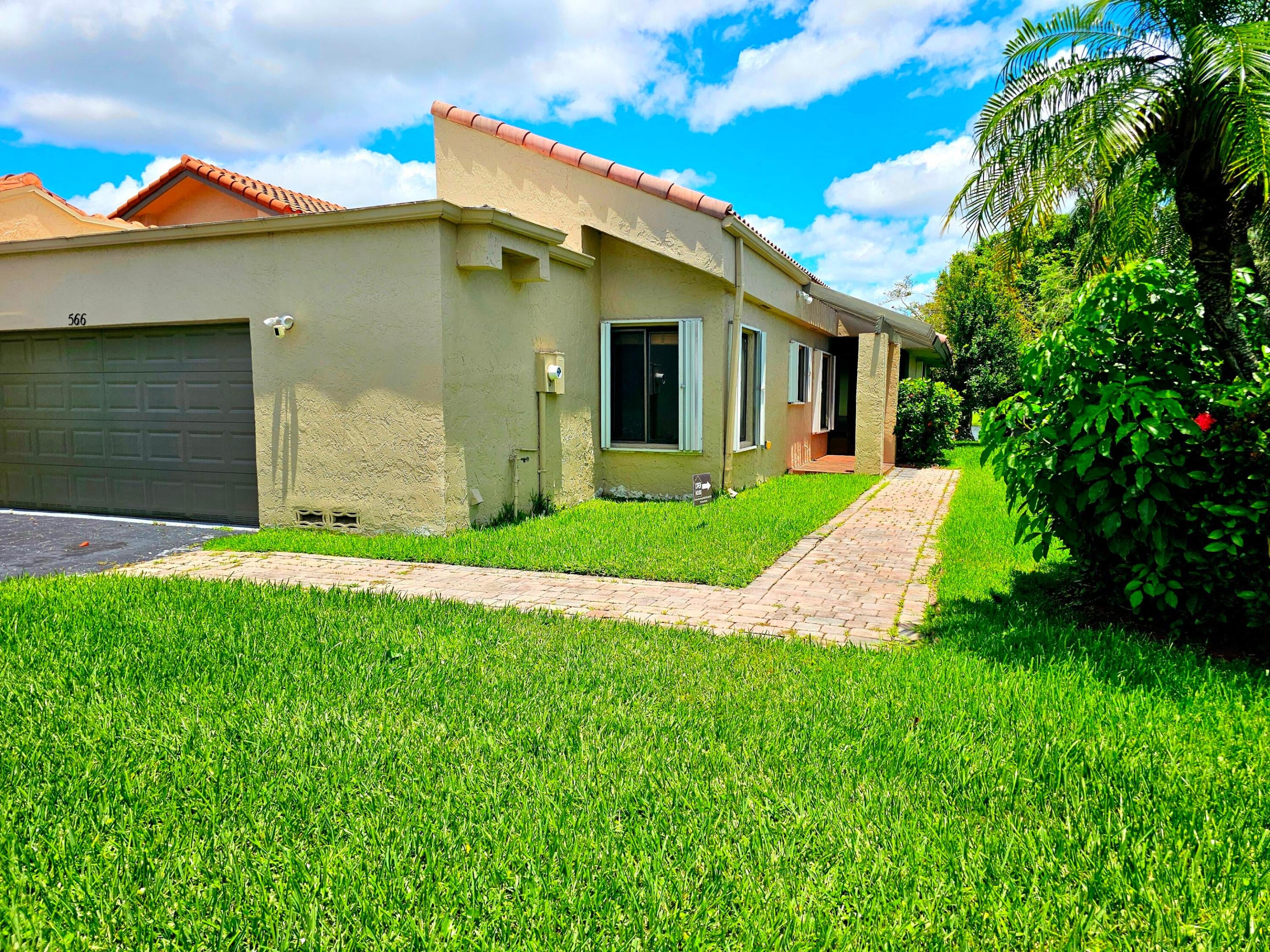 566 Village Lake Drive, Weston FL 33326