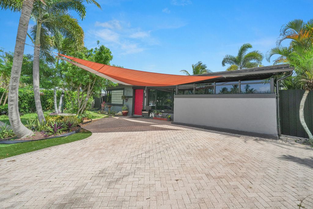 Photo of 910 NE 23rd Court, Pompano Beach, FL 33064 (MLS # B26025981)