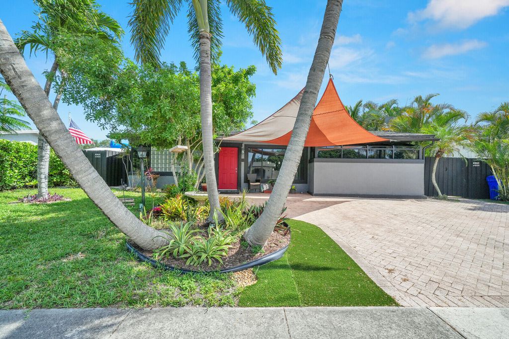 Photo of 910 NE 23rd Court, Pompano Beach, FL 33064 (MLS # B26025981)