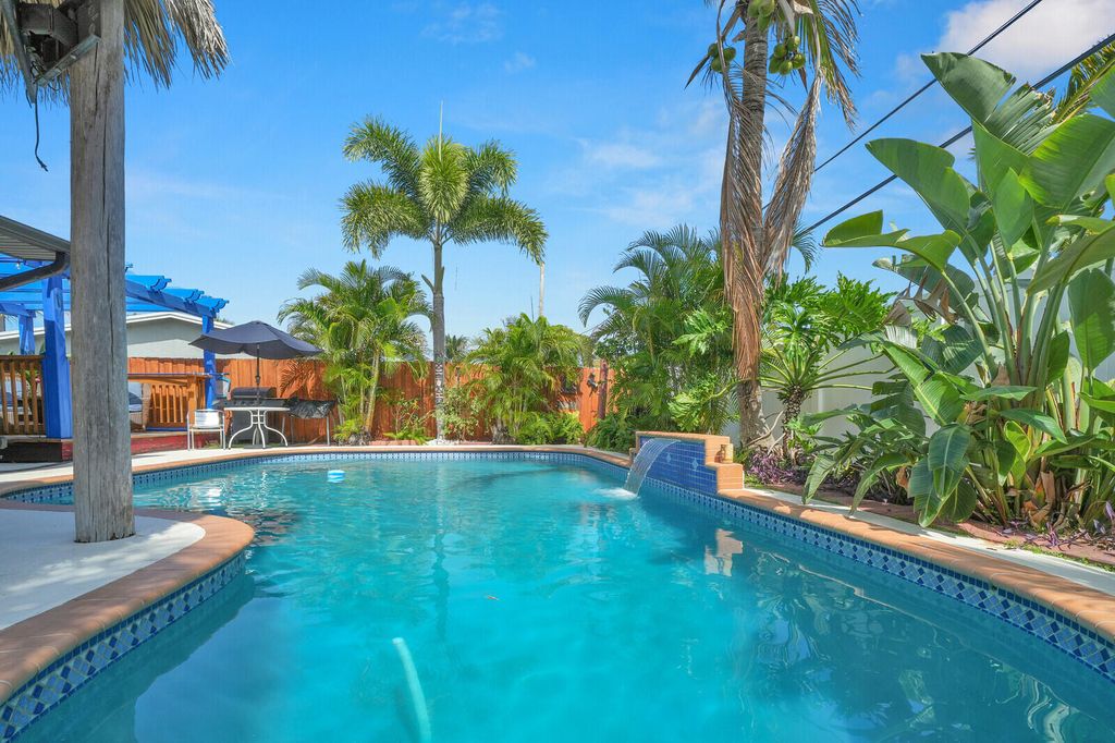 Photo of 910 NE 23rd Court, Pompano Beach, FL 33064 (MLS # B26025981)