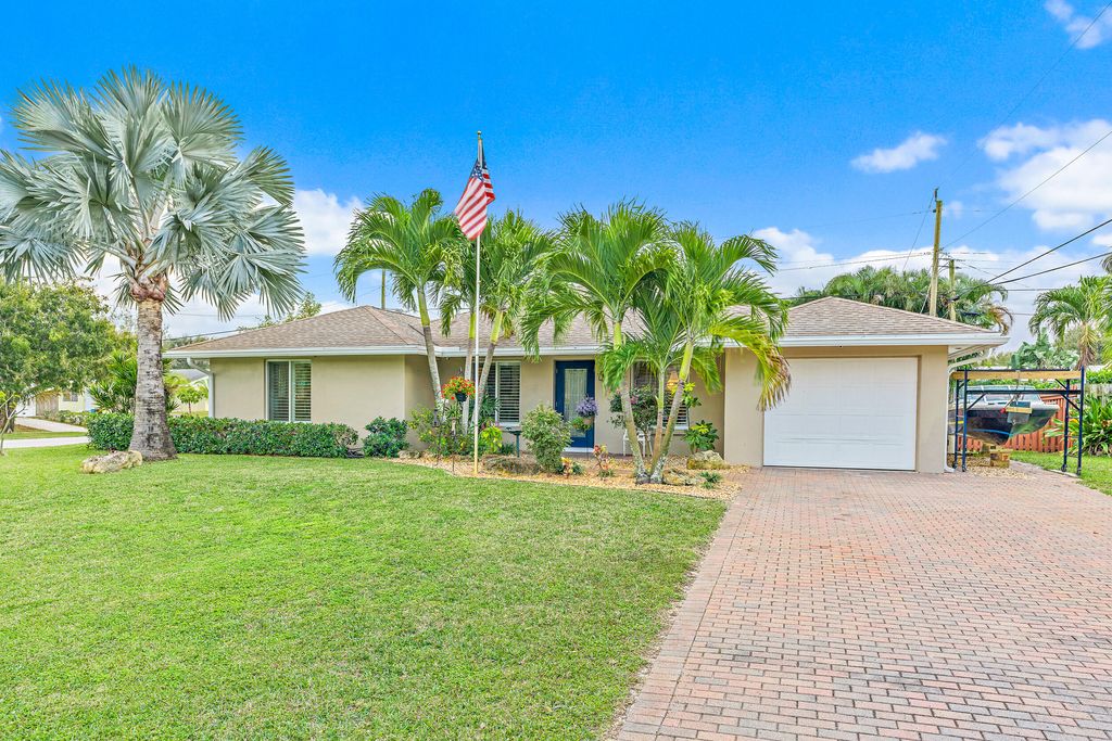 Photo of 100 Windsor Road W, Jupiter, FL 33469 (MLS # R10775519)