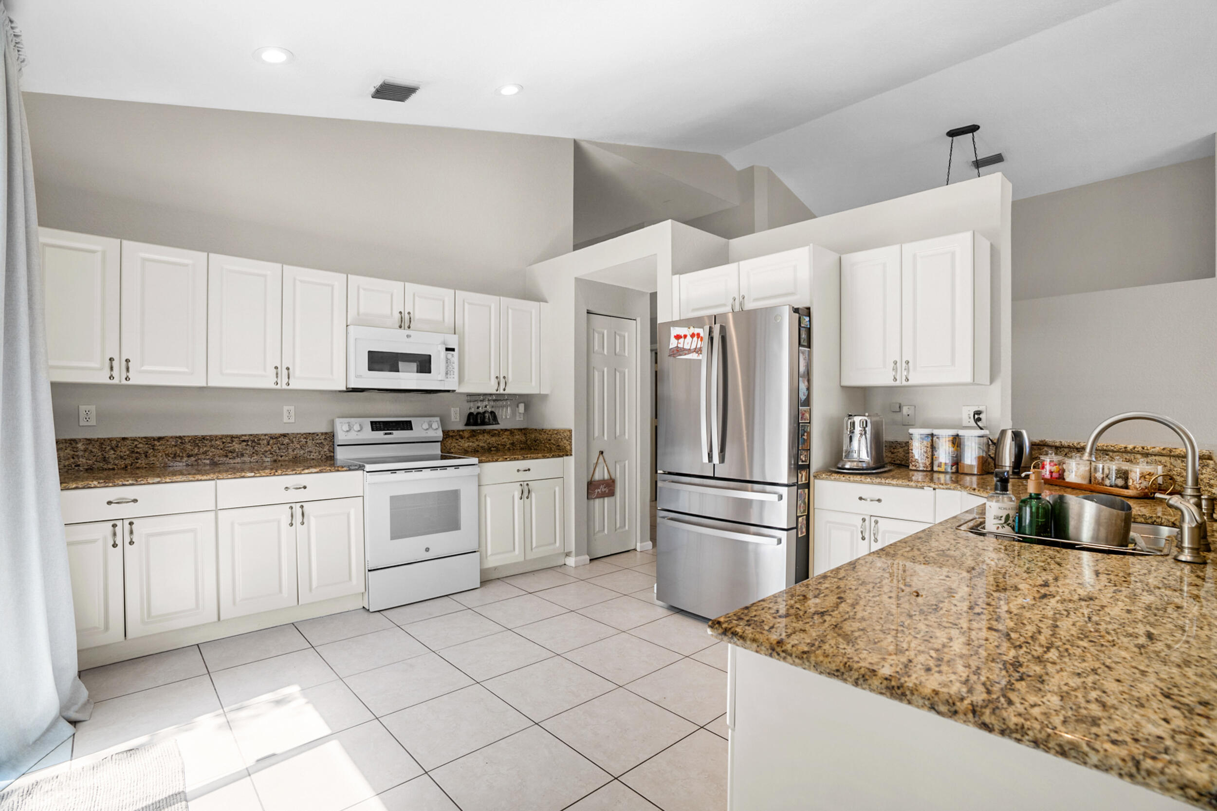 LYONS WEST - Residential