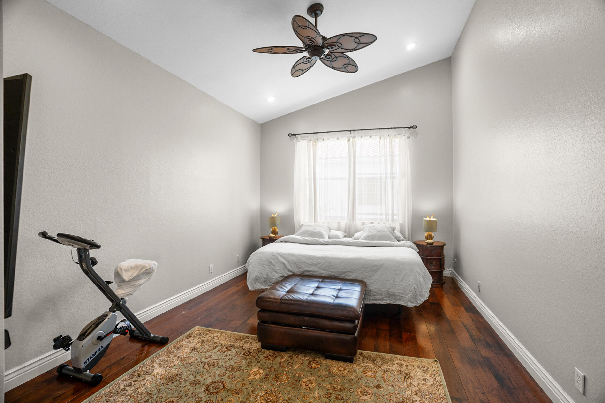 LYONS WEST - Residential