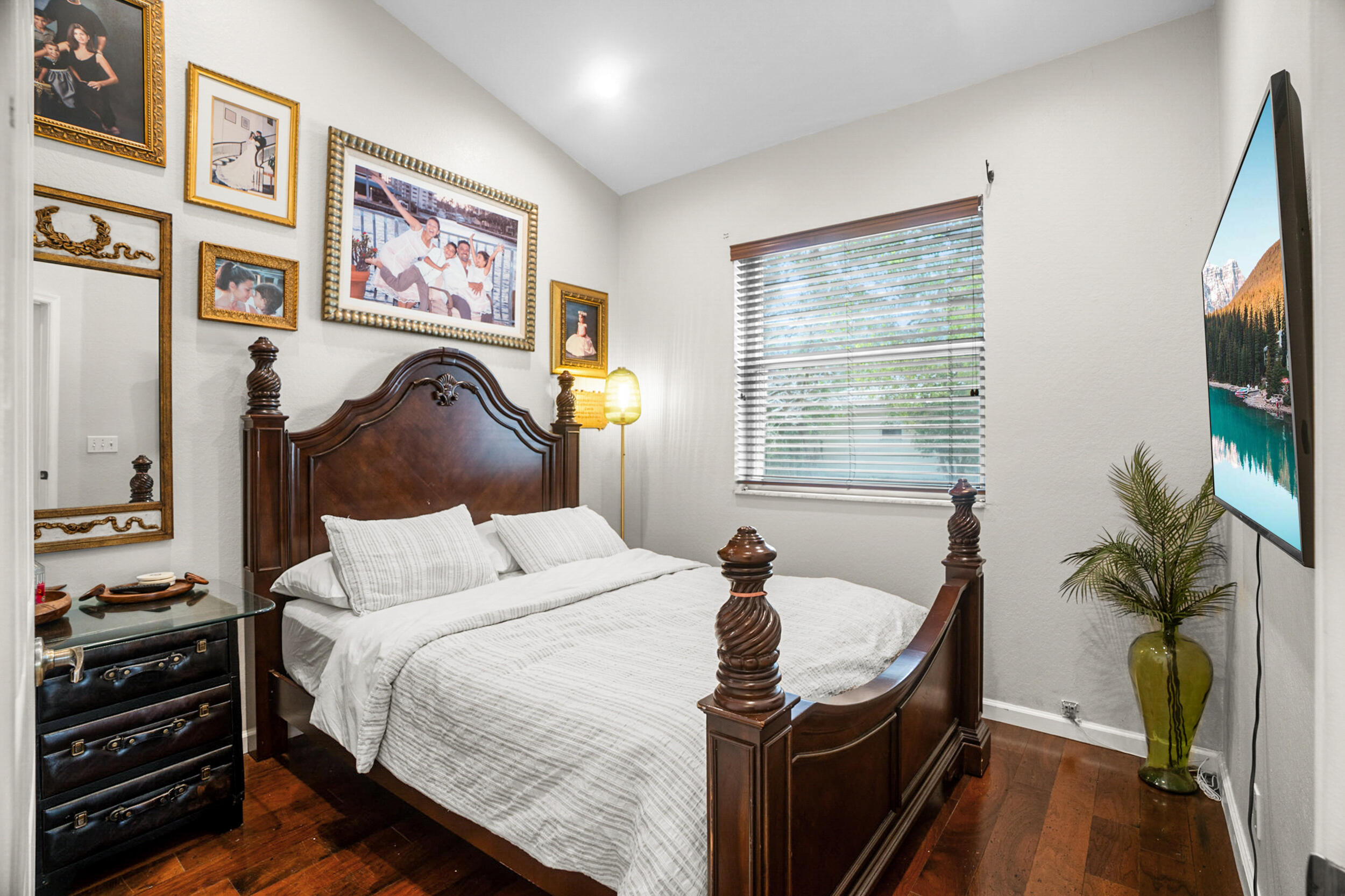 LYONS WEST - Residential