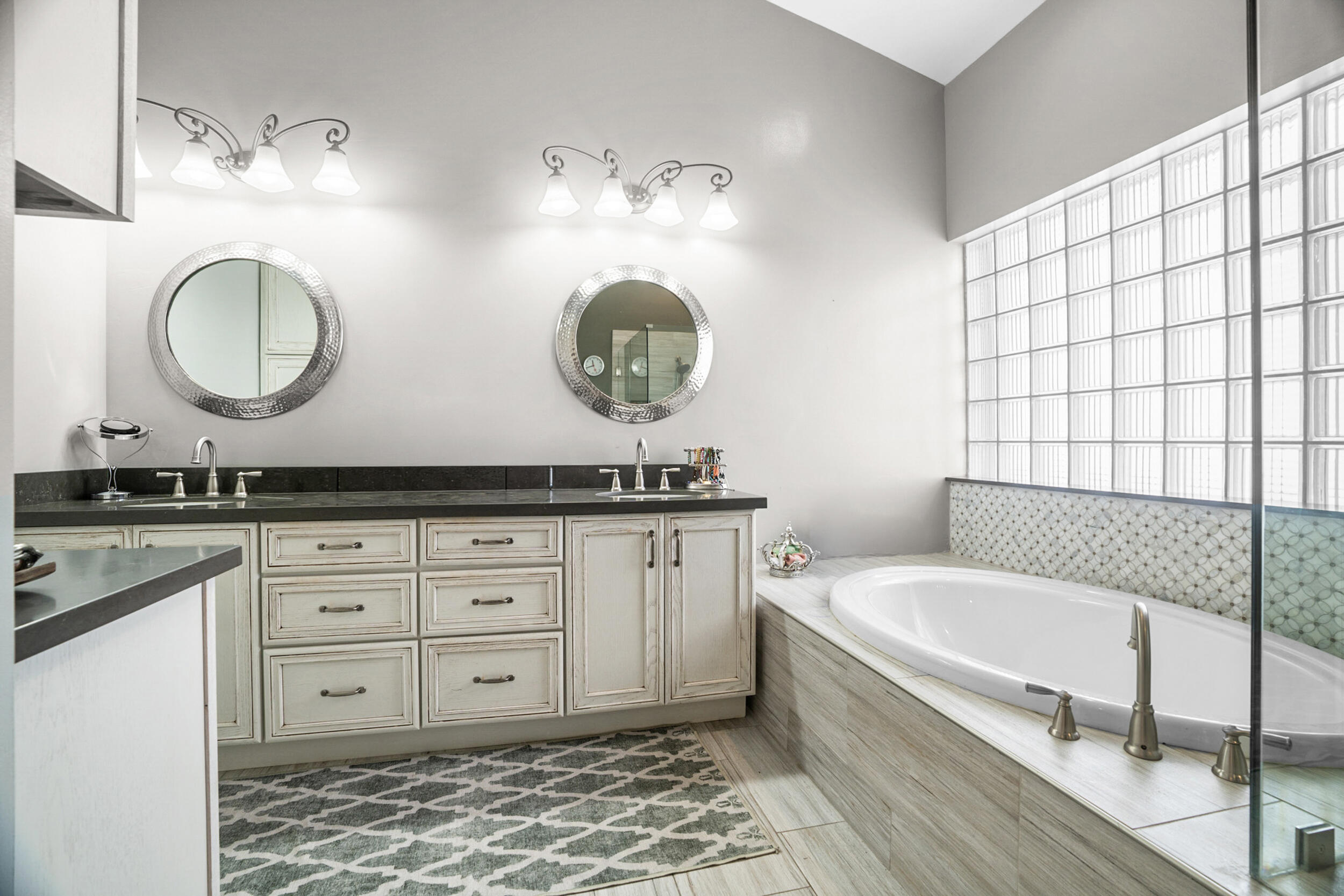 LYONS WEST - Residential