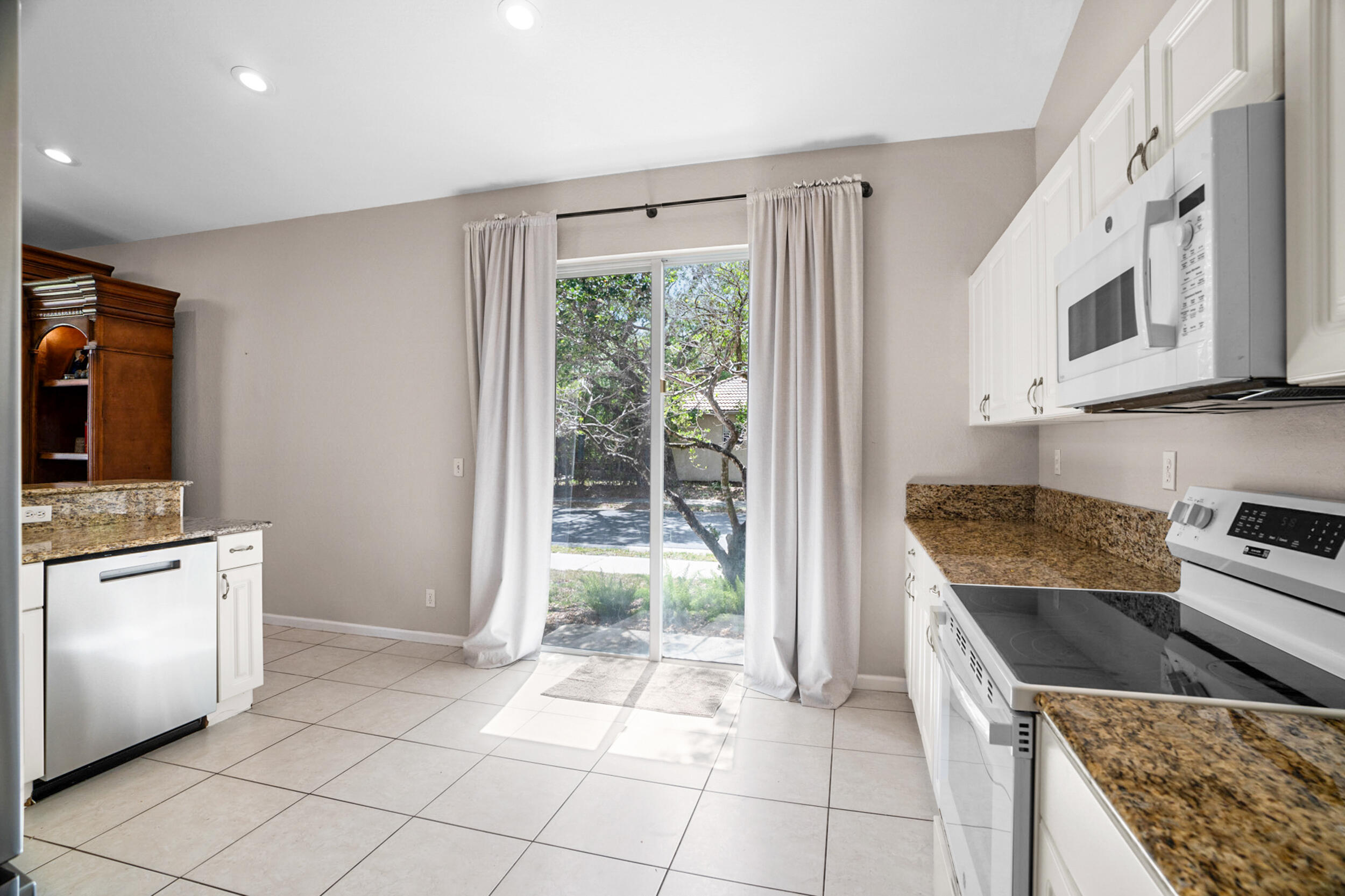 LYONS WEST - Residential