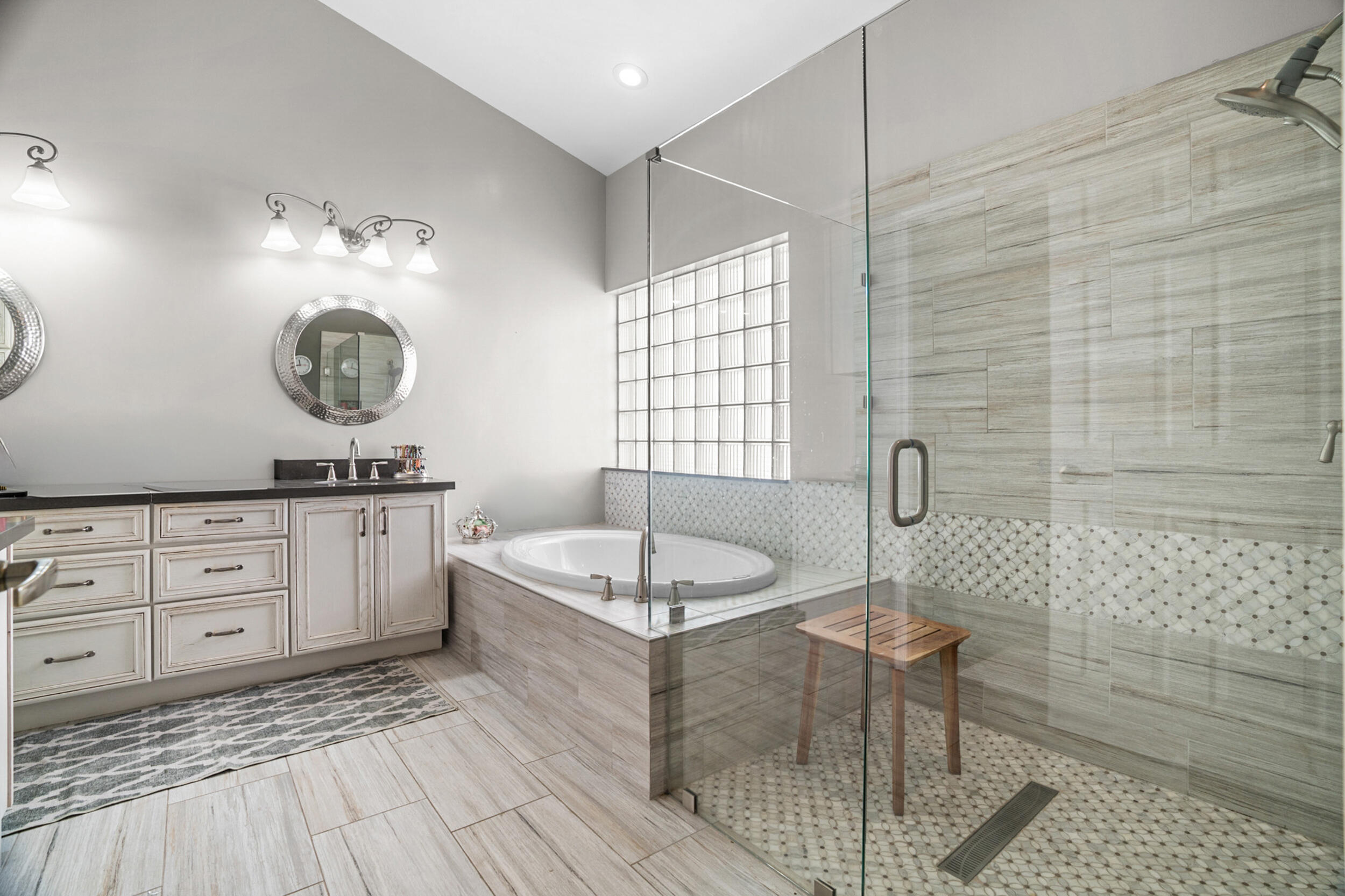 LYONS WEST - Residential