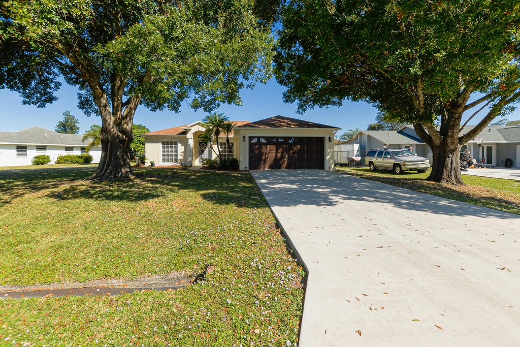 Photo of 2201 SE Carnation Road, Port Saint Lucie, FL 34952 (MLS # R11142701)