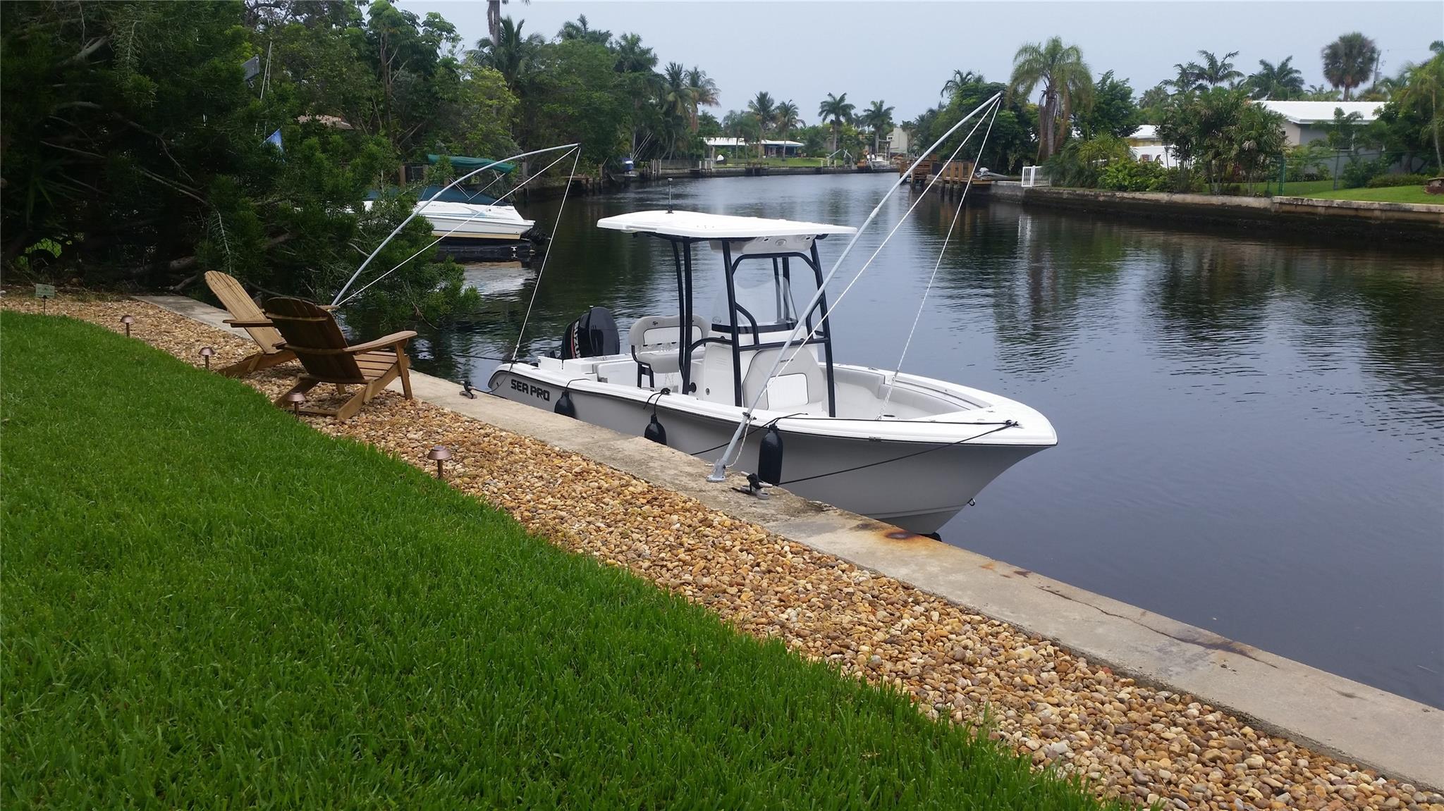Updated 1 BR apartment directly on Middle River with Ocean Access. Dockage available. Tile floors, granite counters, stainless appliances, impact windows and outstanding views of Middle River. One assigned parking space, 3 guest spaces, paddle board and Kayak storage. Commercial laundry equipment on site. Property has new roof as of July 2025.