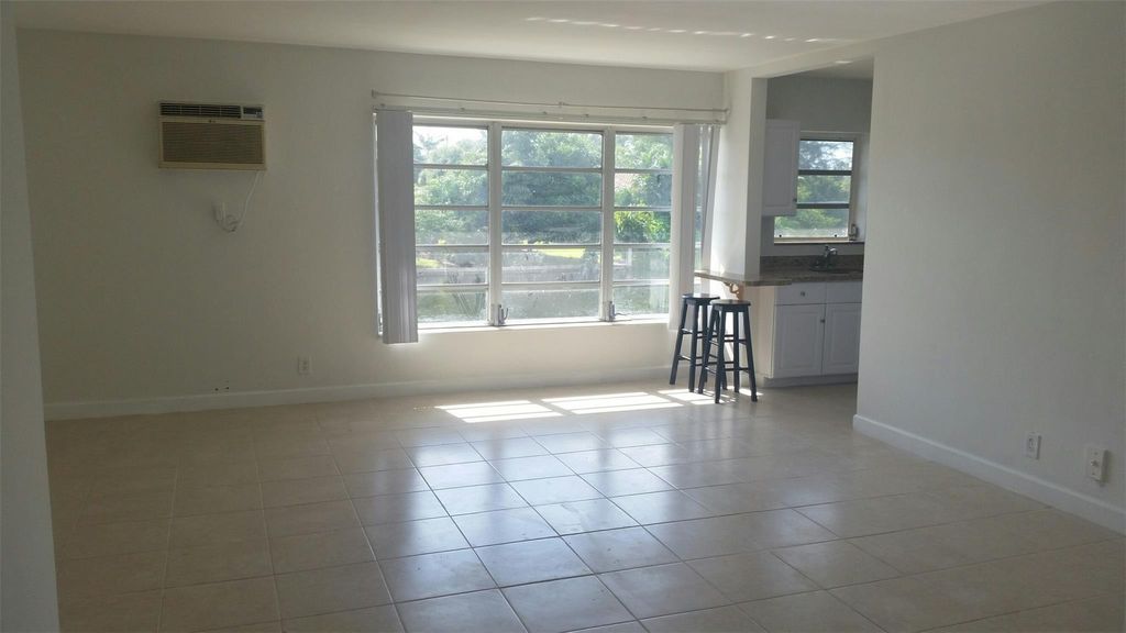 Photo of 2414 NE 25th Place #6, Fort Lauderdale, FL 33305 (MLS # F10519440)