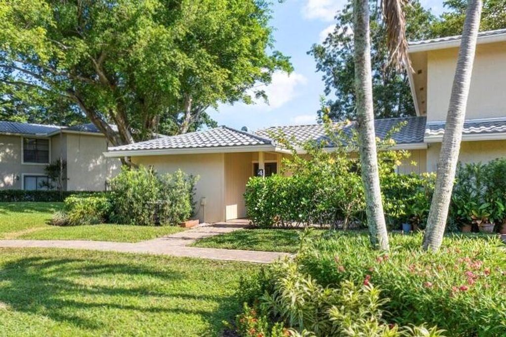 Photo of 4 Westgate Lane #A, Boynton Beach, FL 33436 (MLS # R11044341)