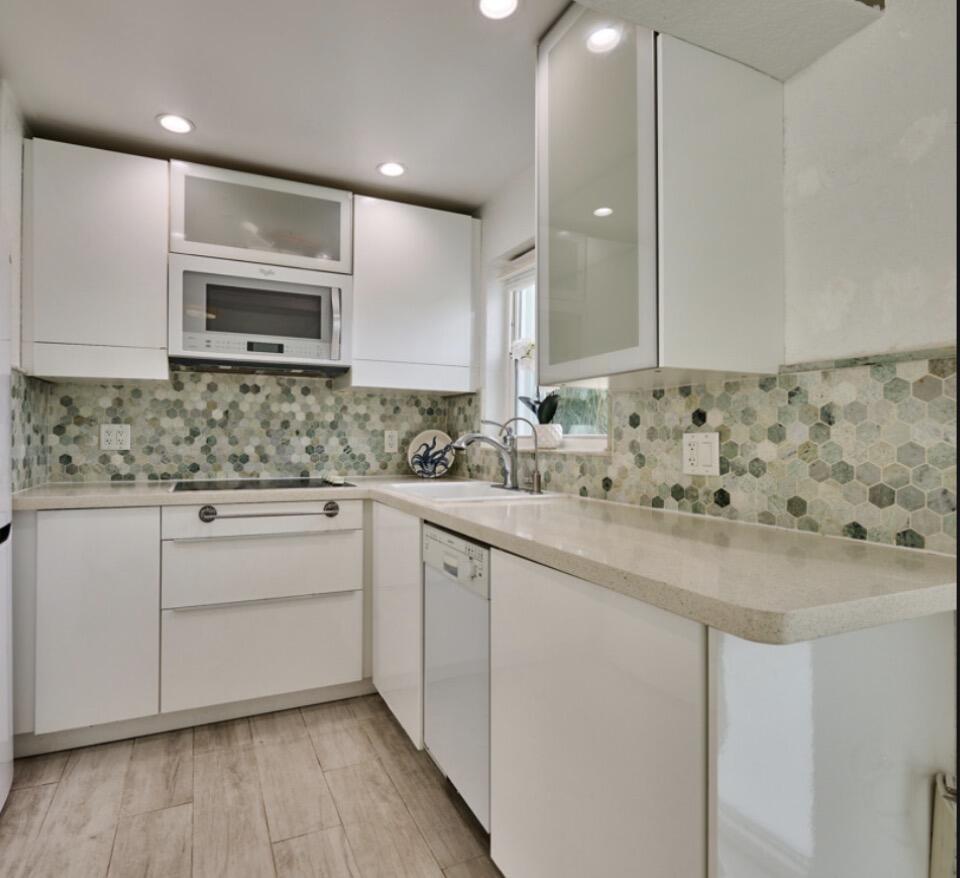 HILLSBORO MILE OCEAN APTS SEC 2 - Residential