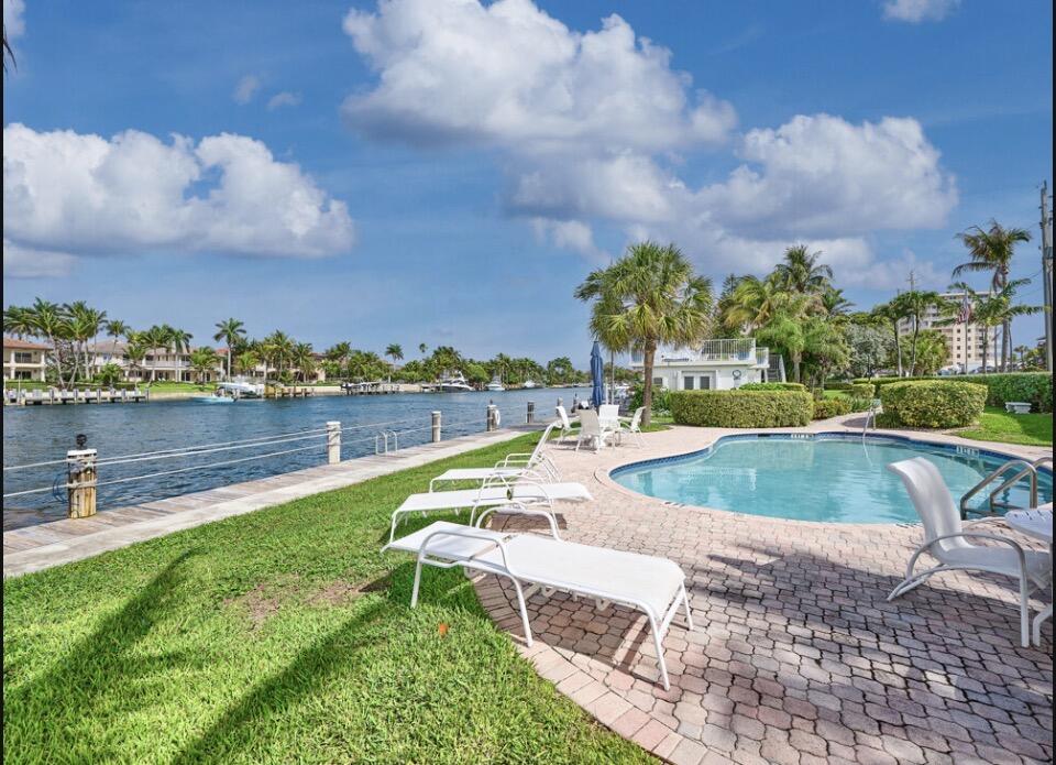 HILLSBORO MILE OCEAN APTS SEC 2 - Residential