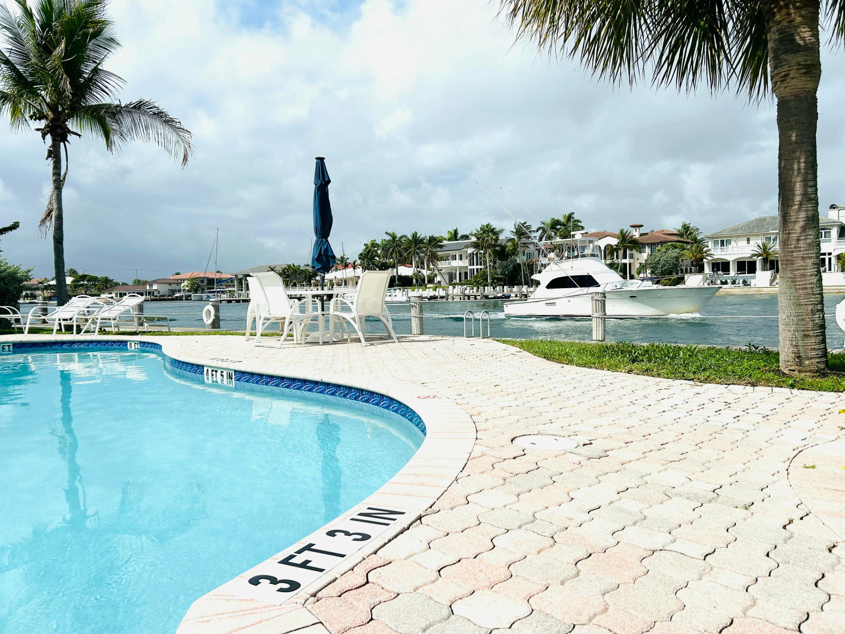 1043 Hillsboro Mile 21c