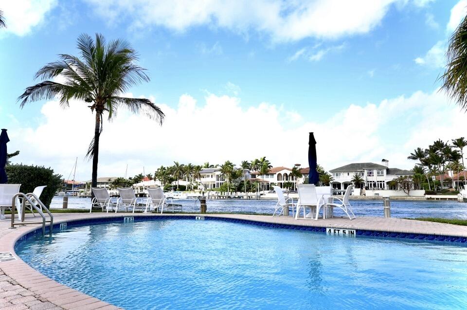 HILLSBORO MILE OCEAN APTS SEC 2 - Residential