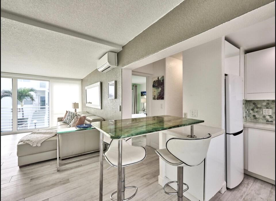 HILLSBORO MILE OCEAN APTS SEC 2 - Residential