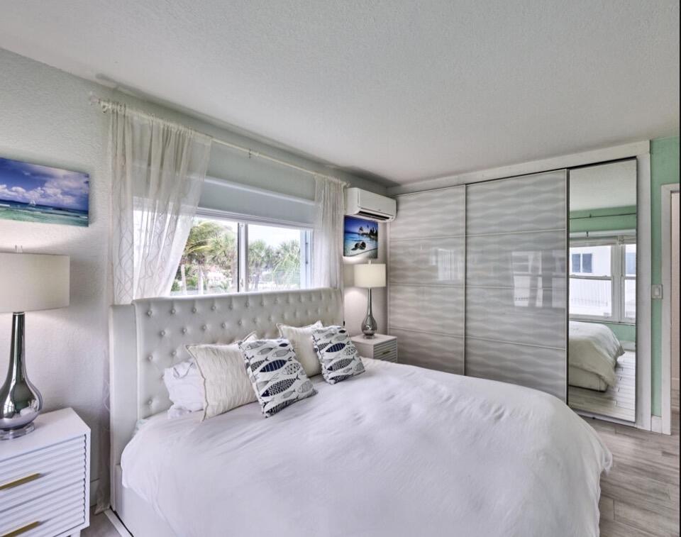 HILLSBORO MILE OCEAN APTS SEC 2 - Residential