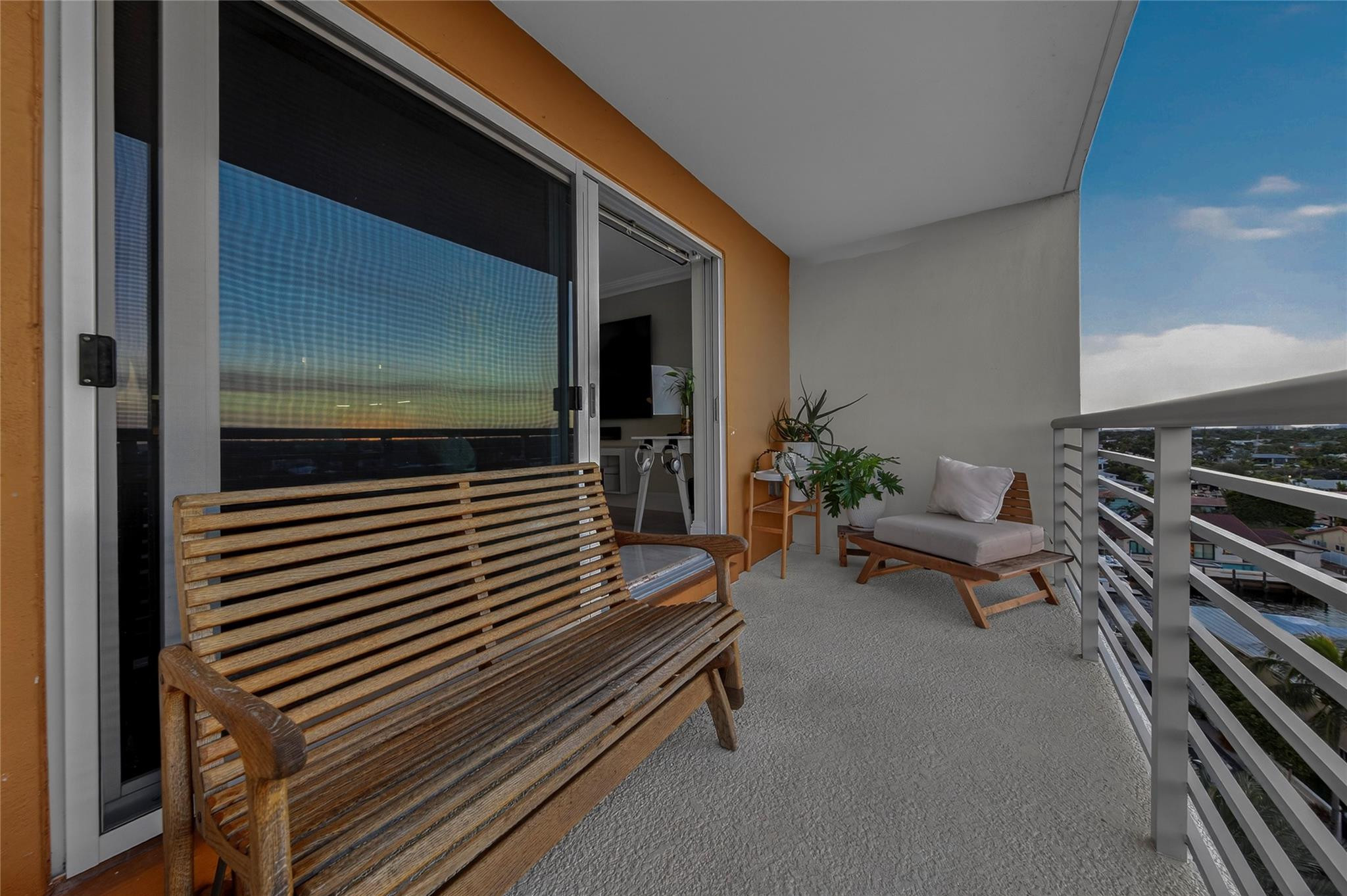 LAUDERDALE TOWER - Residential