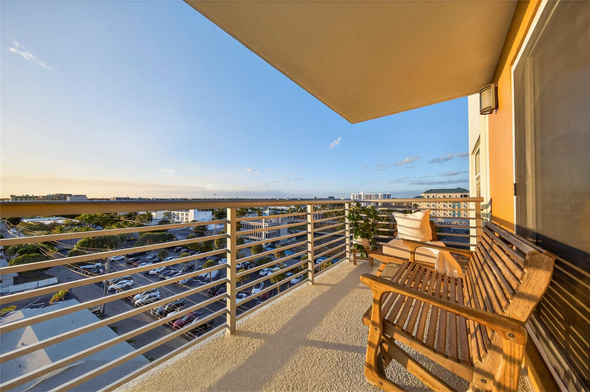 LAUDERDALE TOWER - Residential