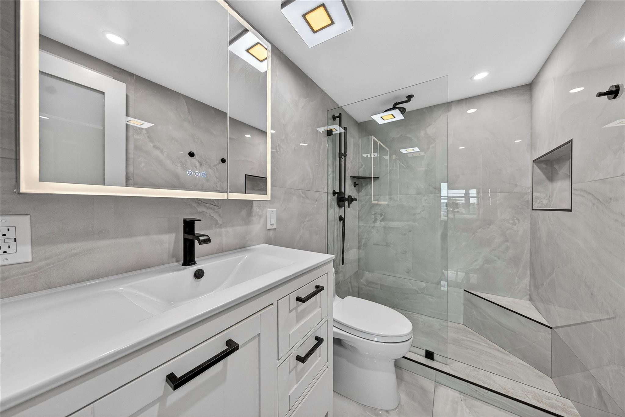 LAUDERDALE TOWER - Residential