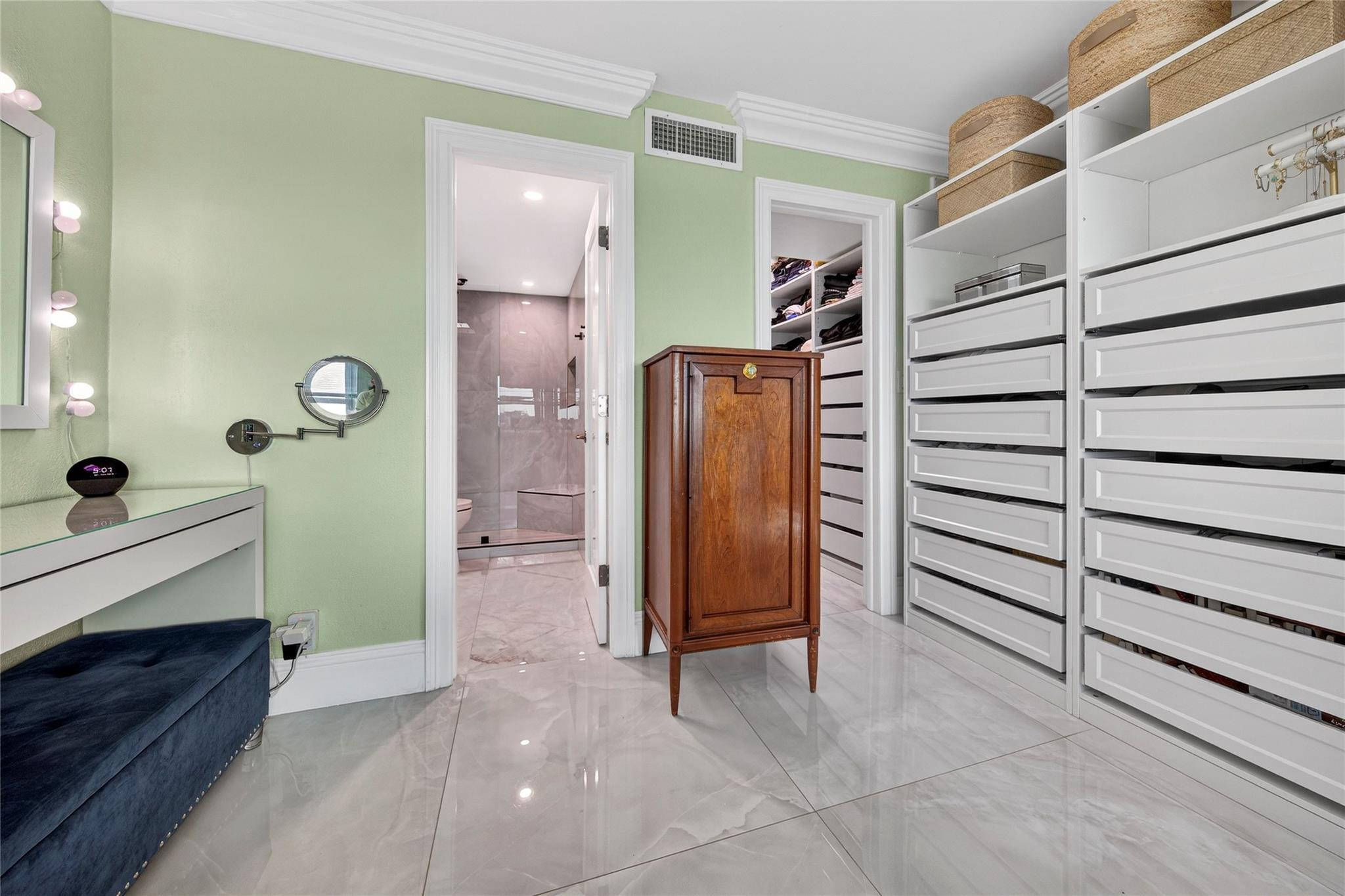 LAUDERDALE TOWER - Residential