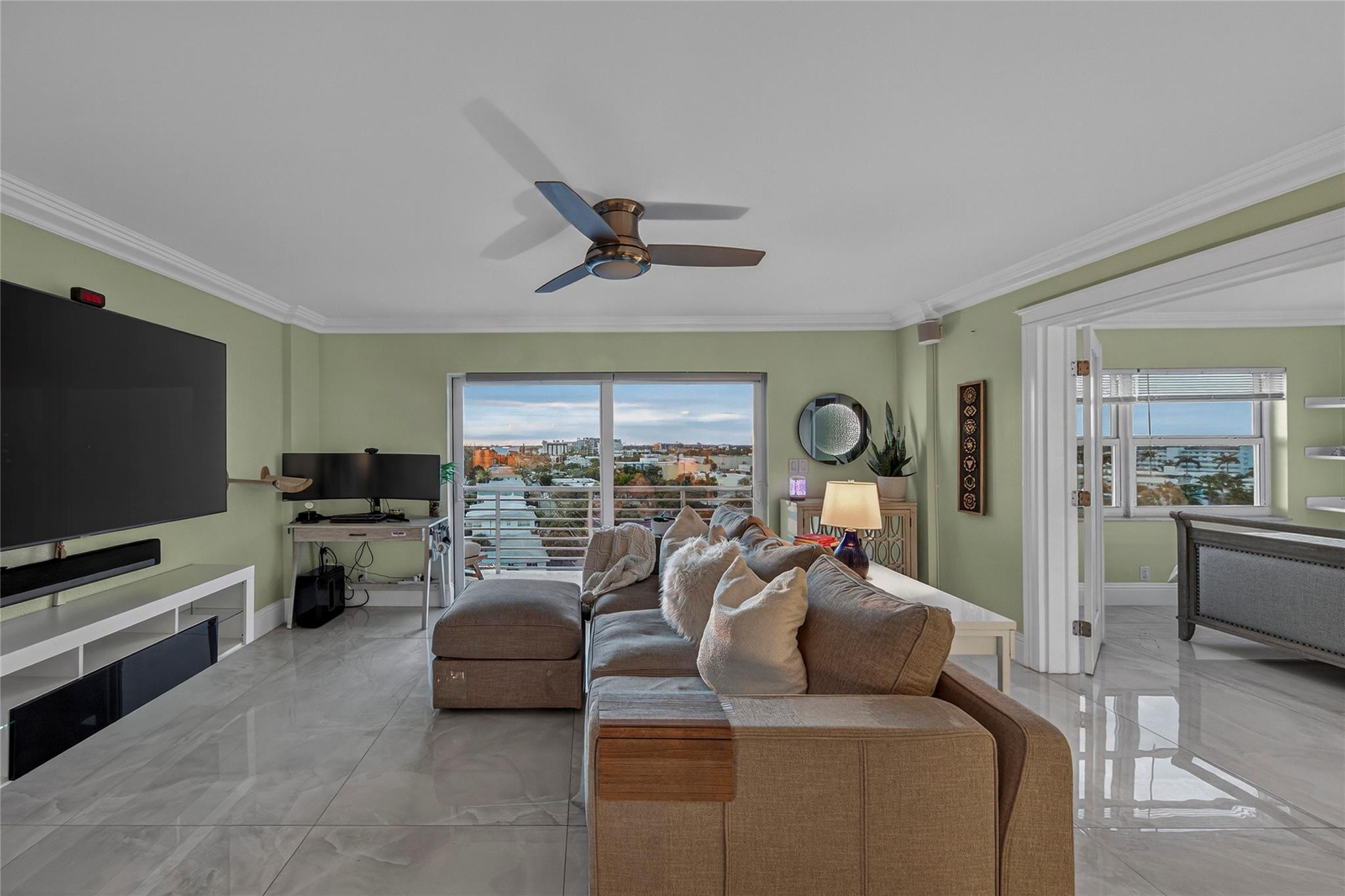 LAUDERDALE TOWER - Residential