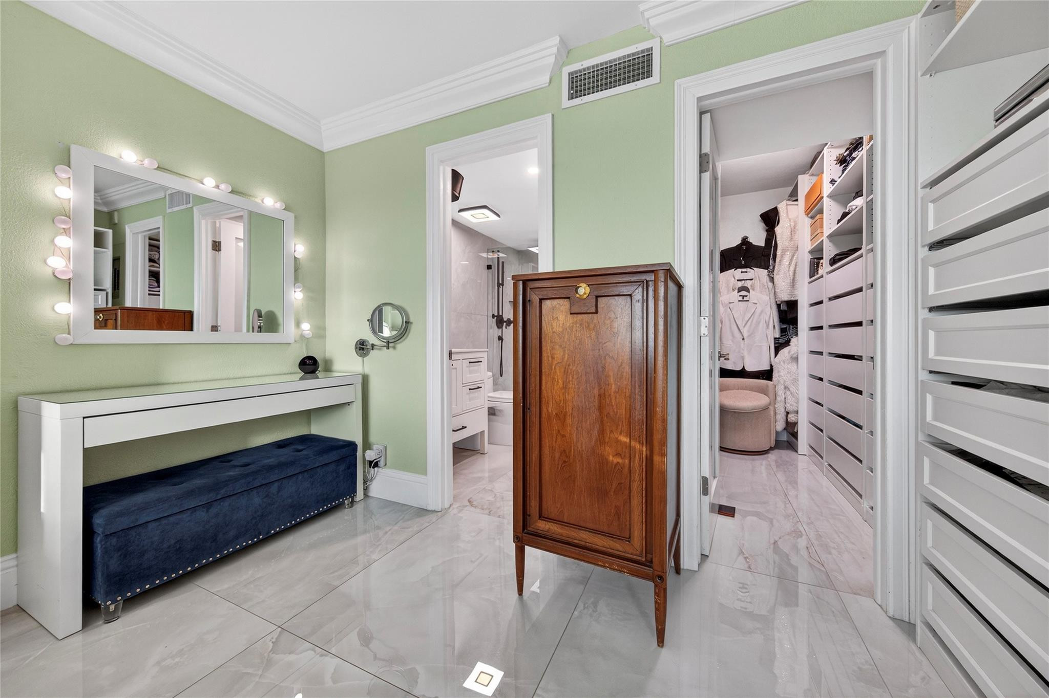 LAUDERDALE TOWER - Residential