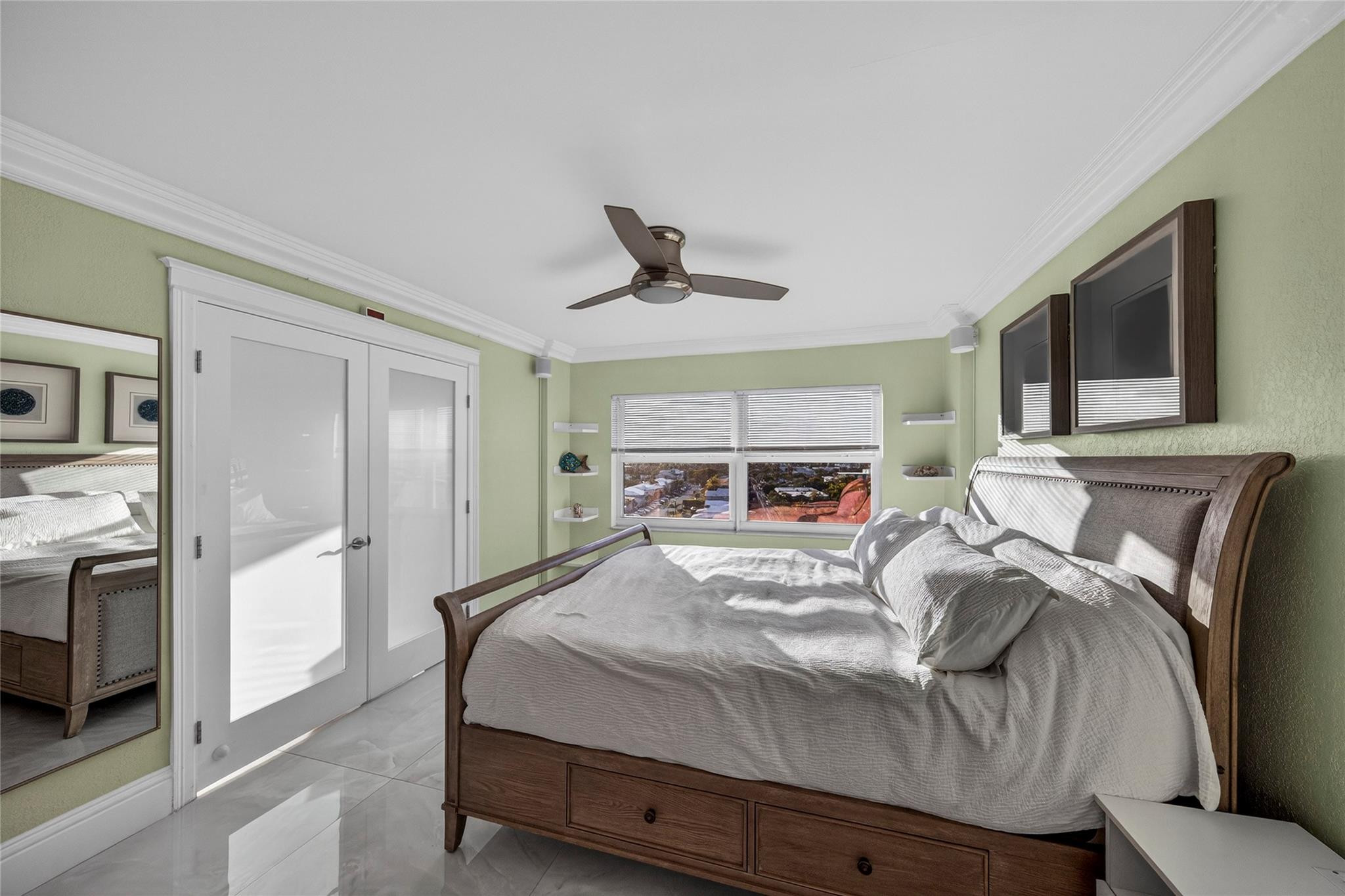 LAUDERDALE TOWER - Residential