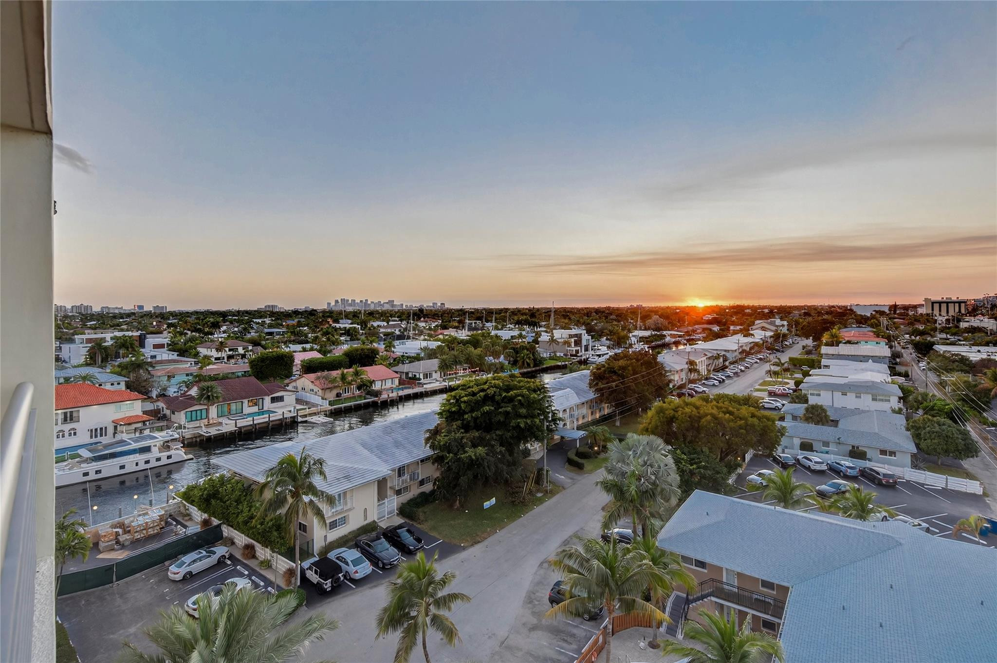 LAUDERDALE TOWER - Residential