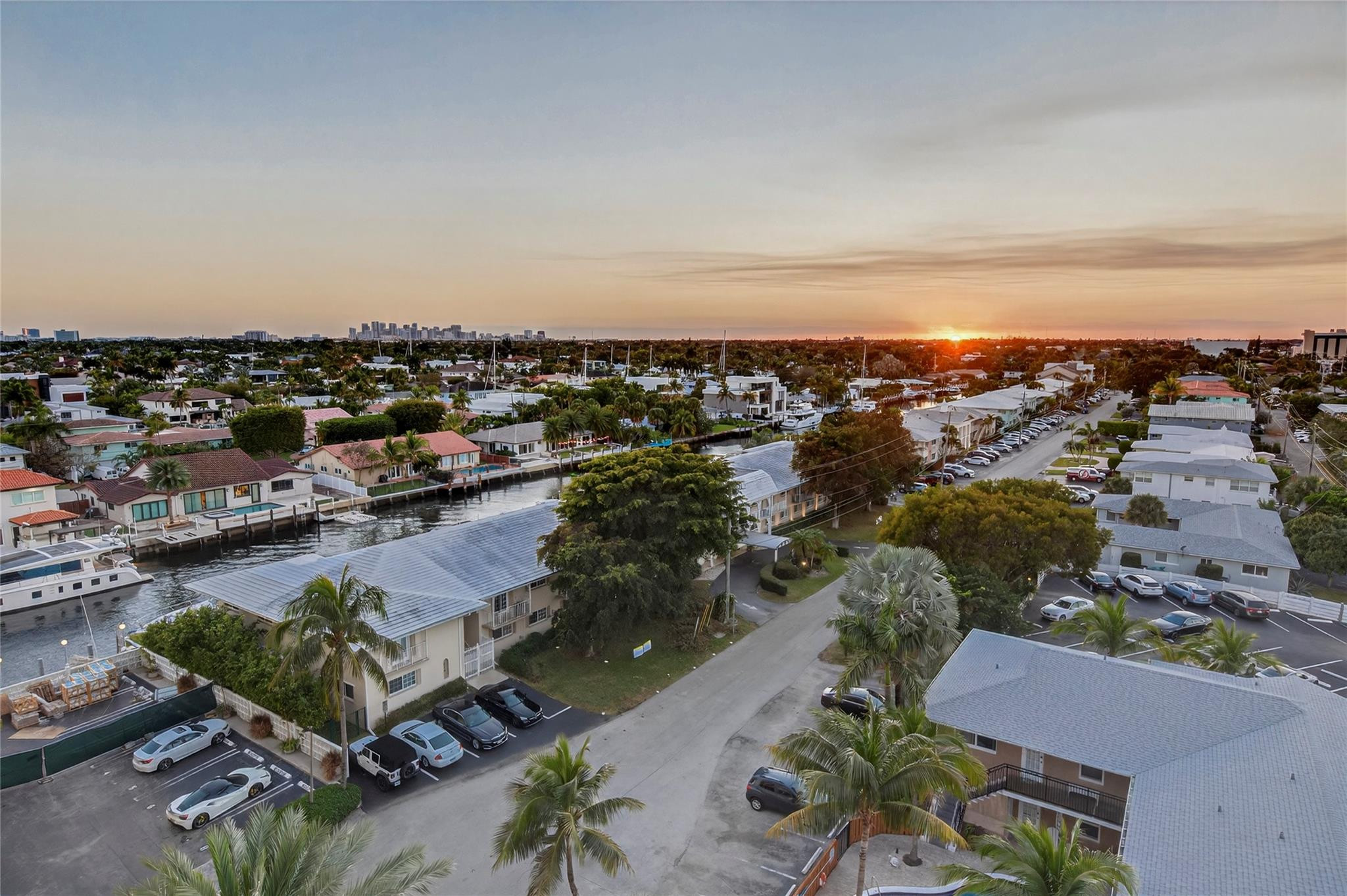 LAUDERDALE TOWER - Residential