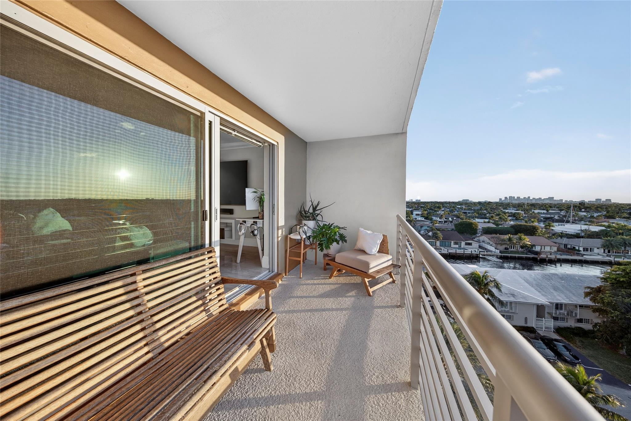 LAUDERDALE TOWER - Residential