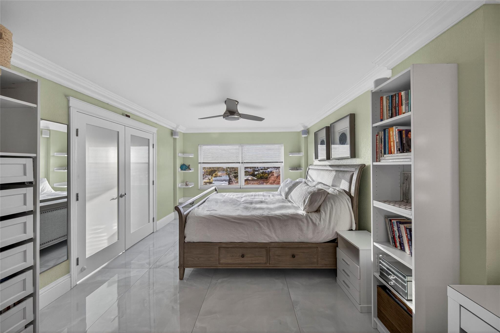 LAUDERDALE TOWER - Residential