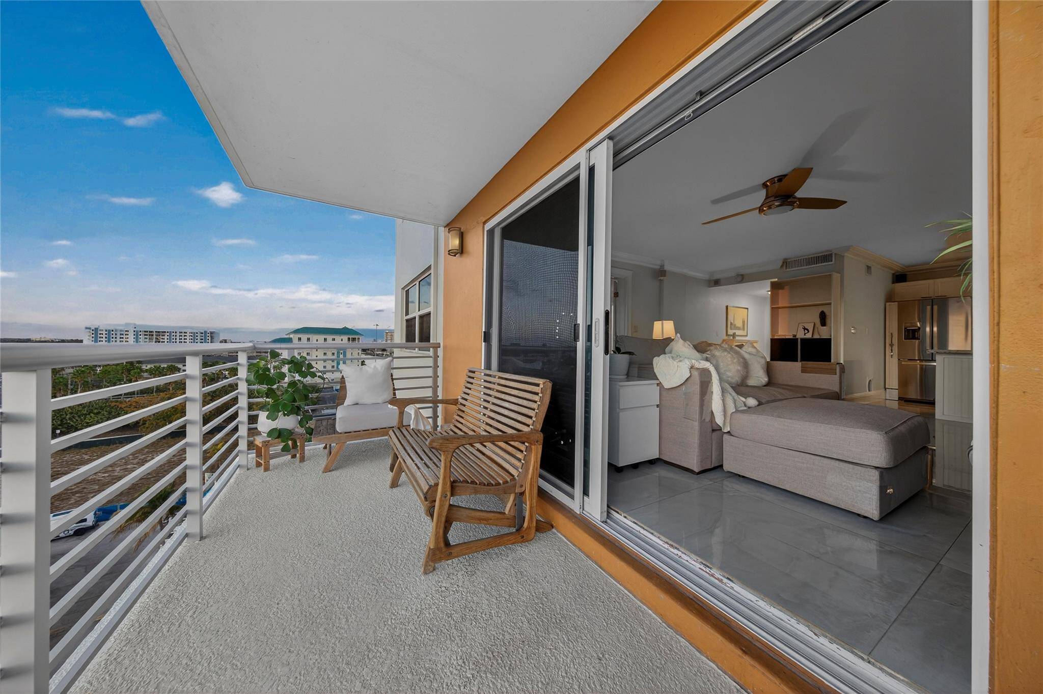 LAUDERDALE TOWER - Residential