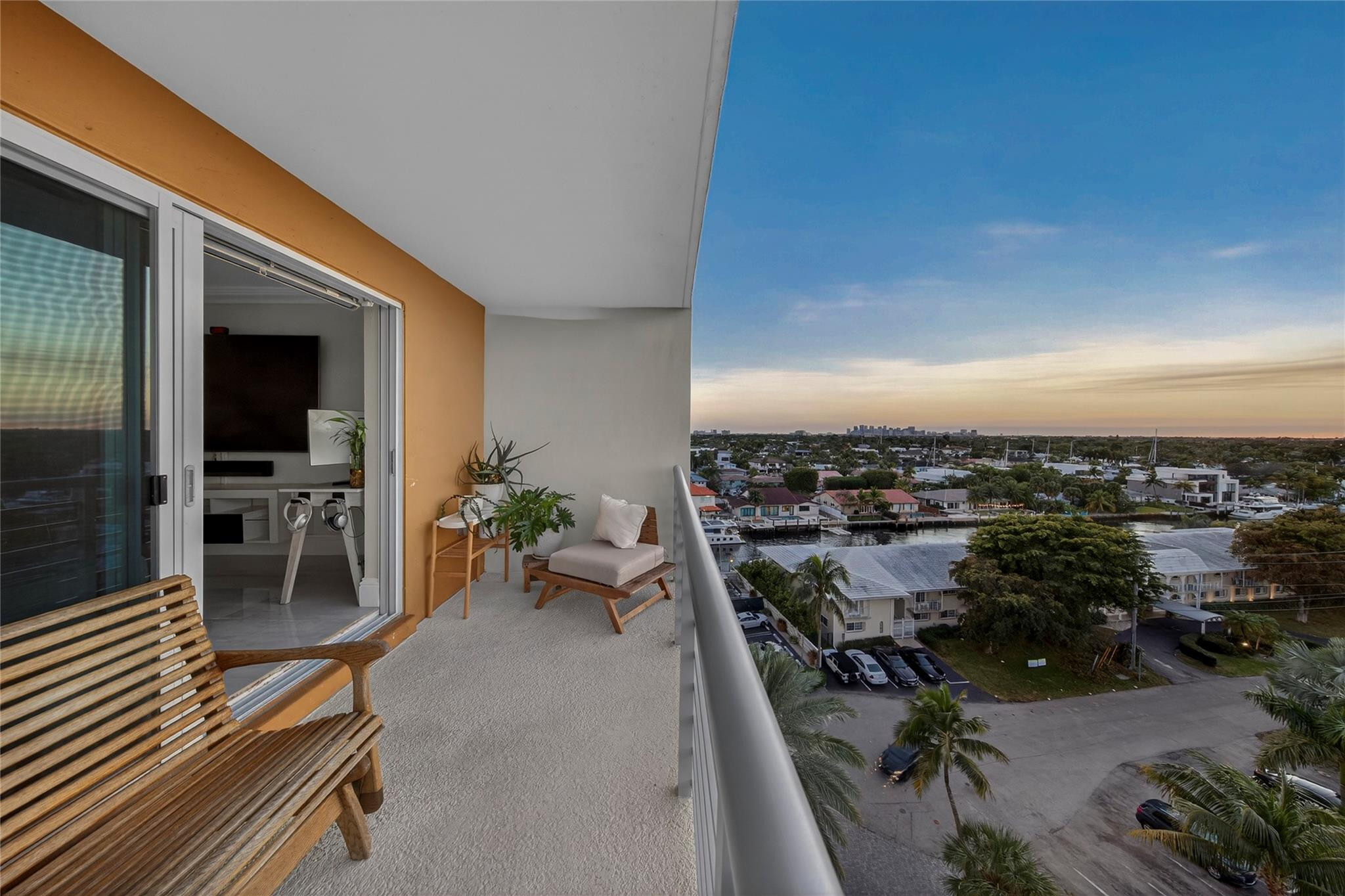 LAUDERDALE TOWER - Residential